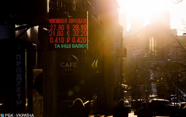 Готівковий курс долара впав ще на 10 копійок