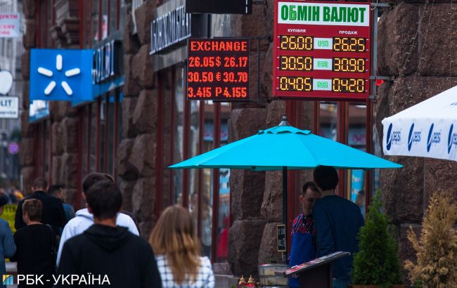 Долар та євро виросли на готівковому ринку