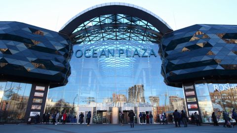 В Києві через загрозу вибуху в популярному ТРЦ евакуюють людей: з'явилося відео