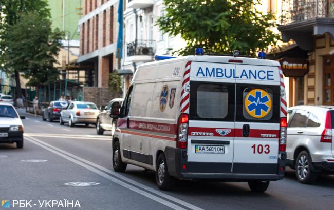 "Швидка" їхала 40 хвилин: у Дніпрі помер чоловік, якого рятувала вся вулиця