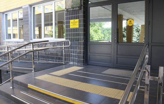 В Днепре обновляют медучреждения по принципу доступности для людей с инвалидностью и маломобильных