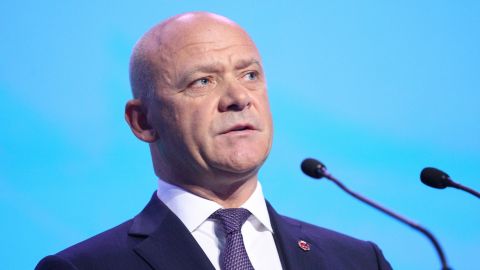 Мэр Одессы пригрозил отключением воды и света заведениям-нарушителям