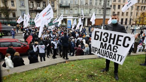 В центре Киева протестующие перекрыли дорогу