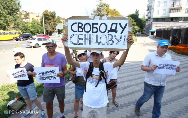 Сенцов передав роботу над незакінченими фільмами своїй соратниці з Криму, - сестра