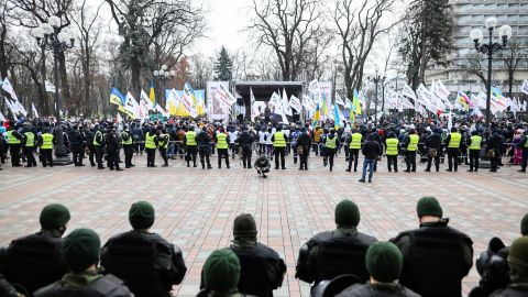Протести Фопів: демонстранти перекривают входи в Раду