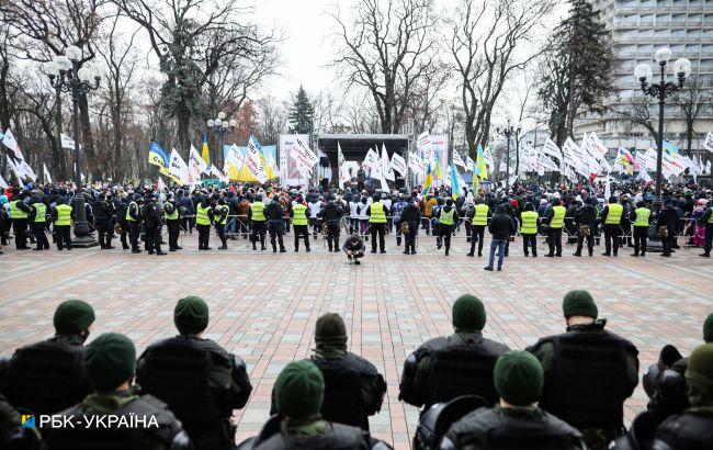 Протести Фопів: демонстранти перекривают входи в Раду