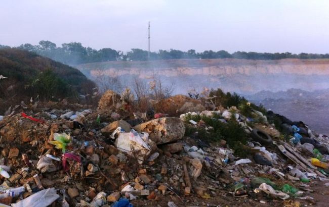 Рятувальники ліквідували пожежу на сміттєзвалищі в Одеській області