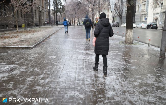 Гололед продержится до завтра: объявлен желтый уровень опасности