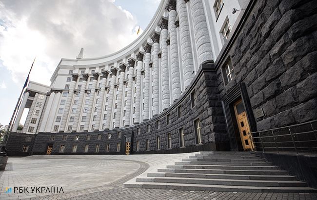 Кабмин внес в Раду закон о частичной приватизации "Нафтогаза", "Укрпошты" и УЗ