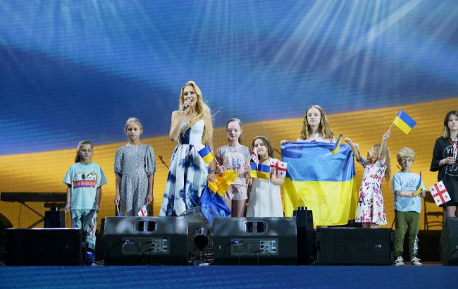 Оля Полякова эмоционально впечатлила жителей Грузии на благотворительном концерте (фото)