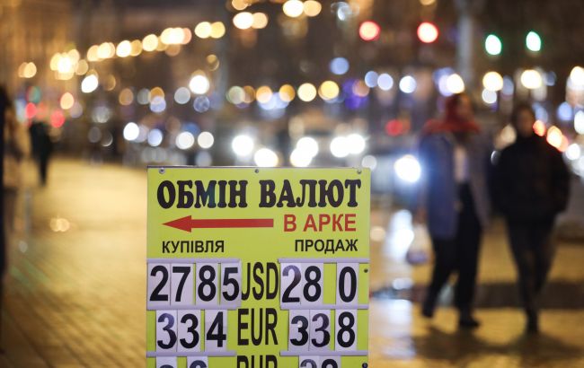 Ситуация на валютном рынке: население продает доллары