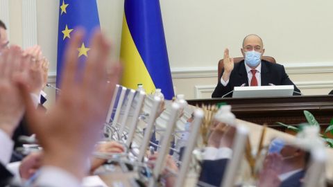 Кабмін переніс робочі дні: у 2022 році буде два періоди довгих вихідних