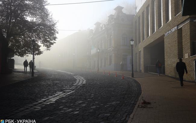 Синоптики попереджають про туман у Києві та низьку видимість на дорогах