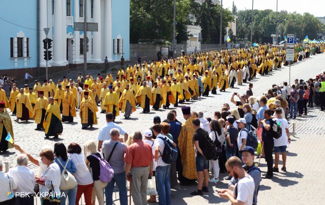 Украинцы положительно относятся ко всем церквям, кроме одной