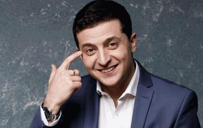 Зеленский во втором туре президентских выборов побеждает всех оппонентов, - опрос