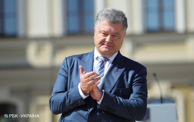 Порошенко сьогодні запропонує закріпити привітання "Слава Україні" у статуті ЗСУ