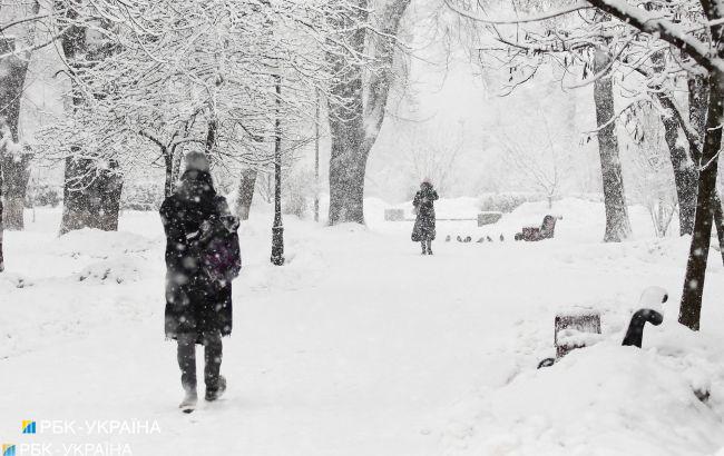 Украину завтра накроют снегопады: движение транспорта может быть нарушено