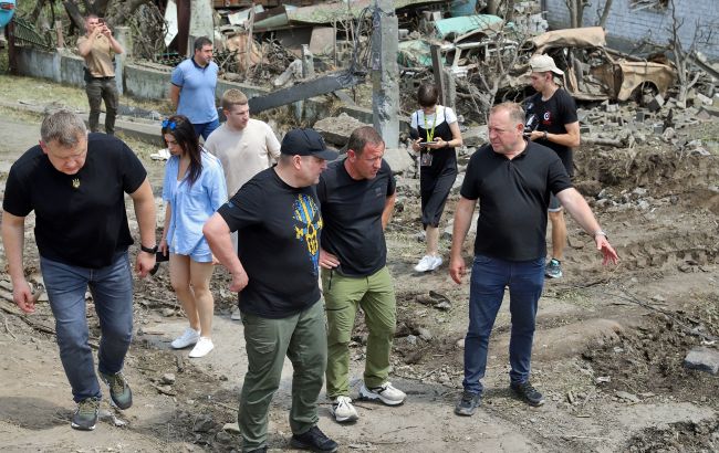 Філатов перевірив, як на місці влучання ракети РФ в приватний сектор працюють міські служби