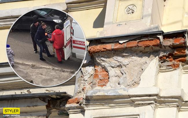 Голова в крови: в Ивано-Франковске на прохожую обрушилась штукатурка