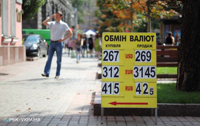 Долар і євро знижуються на готівковому ринку