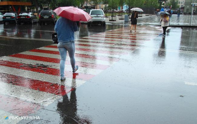 Погода на сьогодні: в Україні переважно дощі, температура до +33