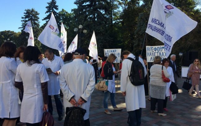 В центре Киева из-за митинга перекрыто движение