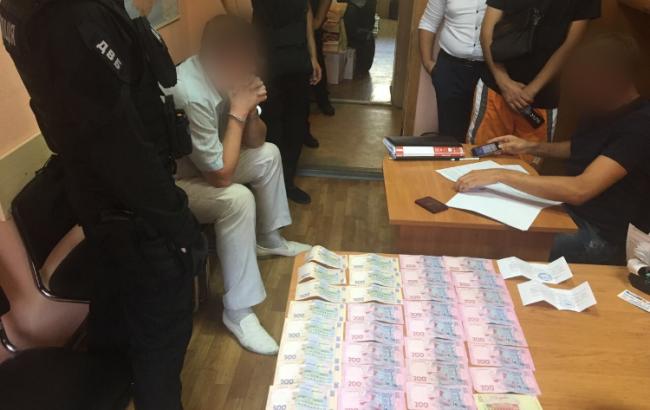 В Николаевской области за систематическое взяточничество задержали начальника отдела полиции