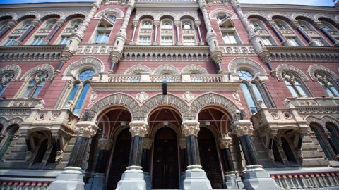 НБУ за місяць витратив 150 млн доларів для підтримки стабільності на валютному ринку