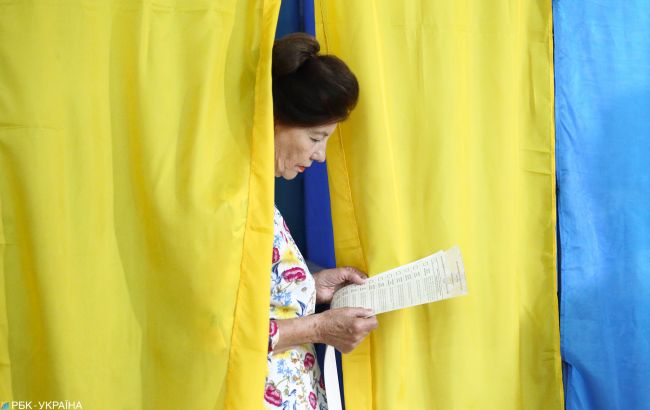 Скринінг, маски і особисті ручки: як ЦВК пропонує провести місцеві вибори