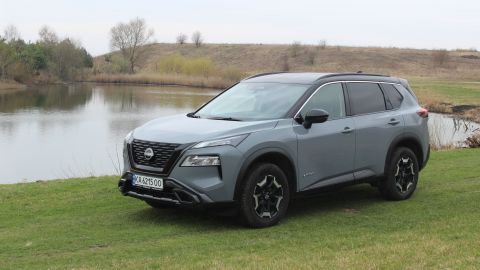 X-TRAIL Nissan X-Trail - семь мест, гибрид и полный привод | РБК Украина