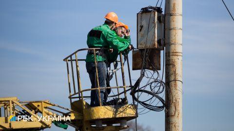 В Україні майже 400 населених пунктів залишились без світла через негоду
