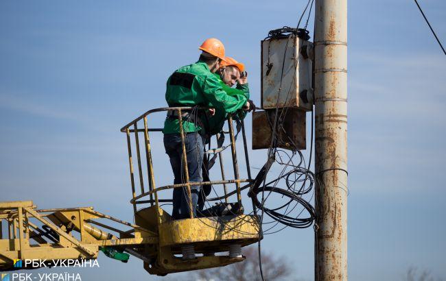 В Украине почти 400 населенных пунктов остались без света из-за непогоды