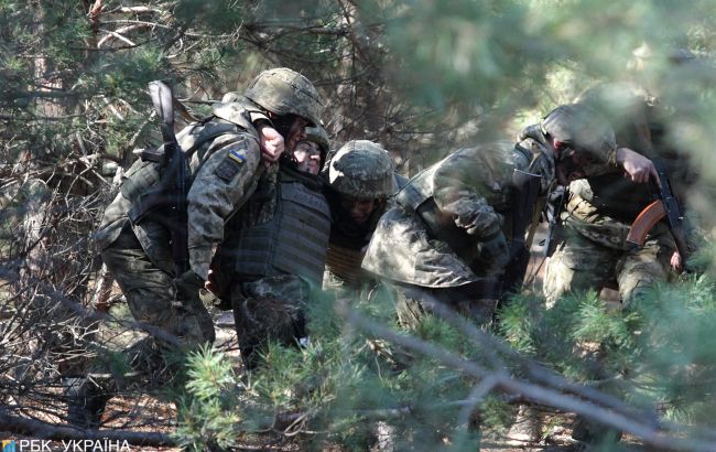 На Донбасі вісім українських військових потрапили у полон