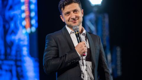 Зеленський здатний "зшити" Україну, - політолог