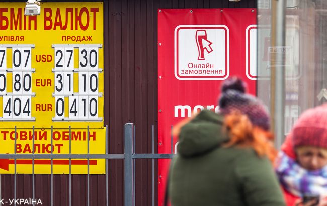 Долар виріс на готівковому ринку, євро знизився