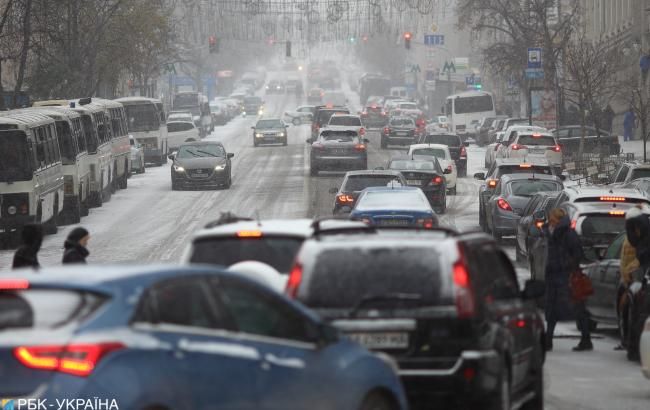 В Украине начался "ад" на дорогах: к снегу оказались не готовы