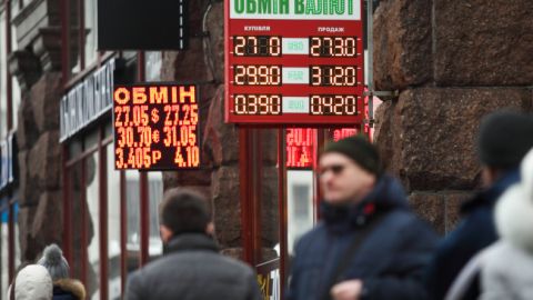 Долар виріс на готівковому ринку євро знизився