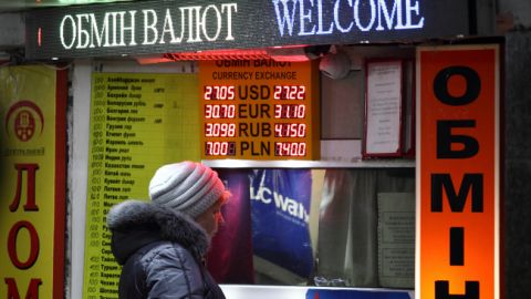 Долар та євро виросли на готівковому ринку