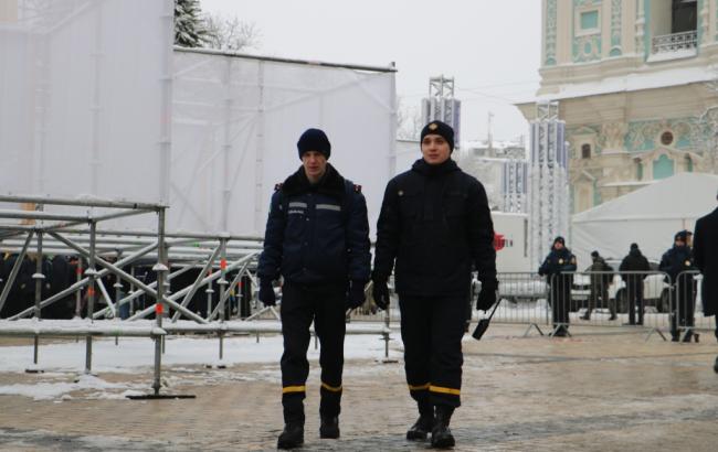 Спасатели обеспечивают пожарную и техногенную безопасность в центре Киева
