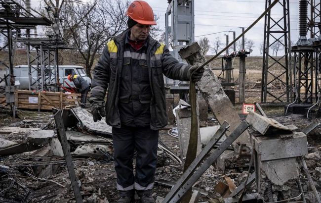 За добу ДТЕК повернув світло у 26 тисяч домівок, що знеструмлювалися через обстріли