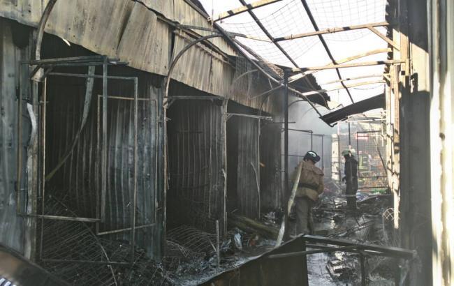 В результате пожара на рынке в Славянске пострадали 2 человека