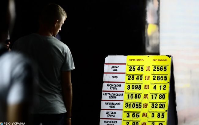 Доллар и евро резко выросли на наличном рынке