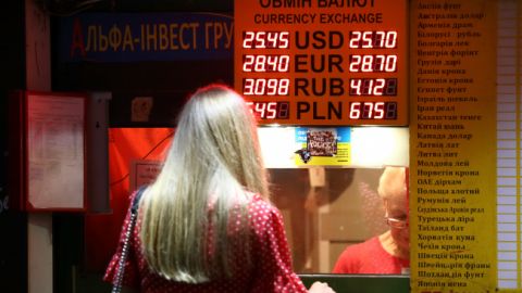 Долар і євро знизилися на готівковому ринку