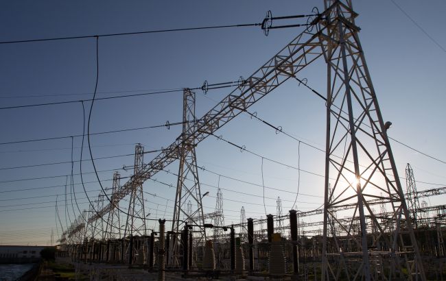 Ціна експортної електроенергії з України впала ще на 20%: в чому причина
