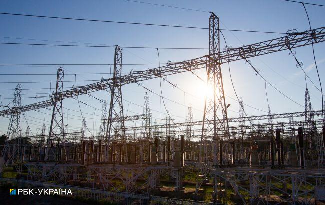 Ситуація з електроенергією: обмеження для промисловості та графіки у двох областях