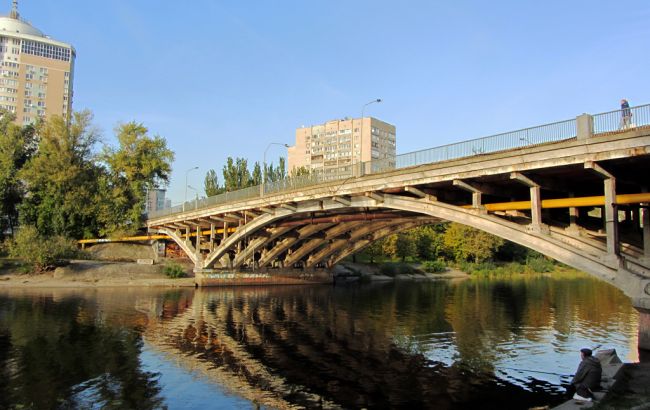 По мосту через Русановский канал ограничат движение
