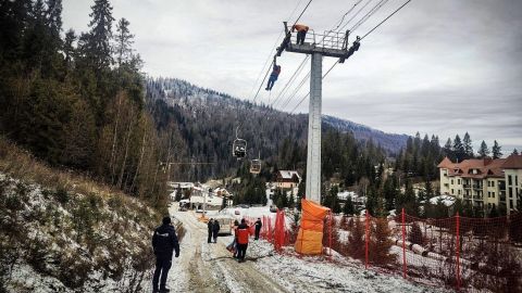 В Карпатах 80 туристов застряли на подъемнике