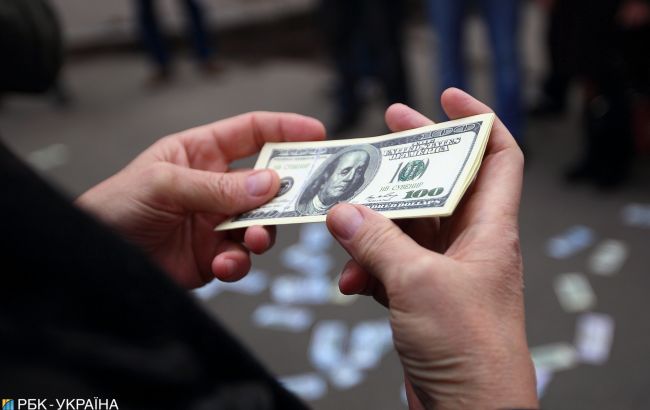 Субсидії заберуть за купівлю доларів: як перерахують знижки всім українцям