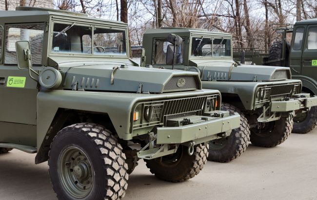 Днепр доставил Силам обороны очередную партию дронов и грузовиков