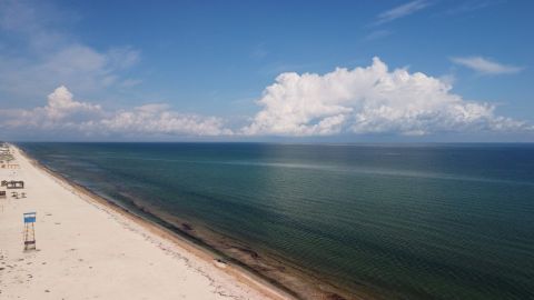 Золотий пісок і хвилі: найцікавіші курорти Чорного і Азовського морів для відпочинку влітку